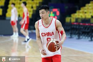 体育赛事-高诗岩上半场2投1中得到2分1篮板 正负值+15全队最高！