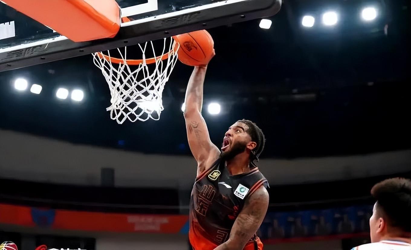 体育赛事-选外援更加谨慎，鲍威尔伤病是隐患，山东男篮第三外援为新面孔！